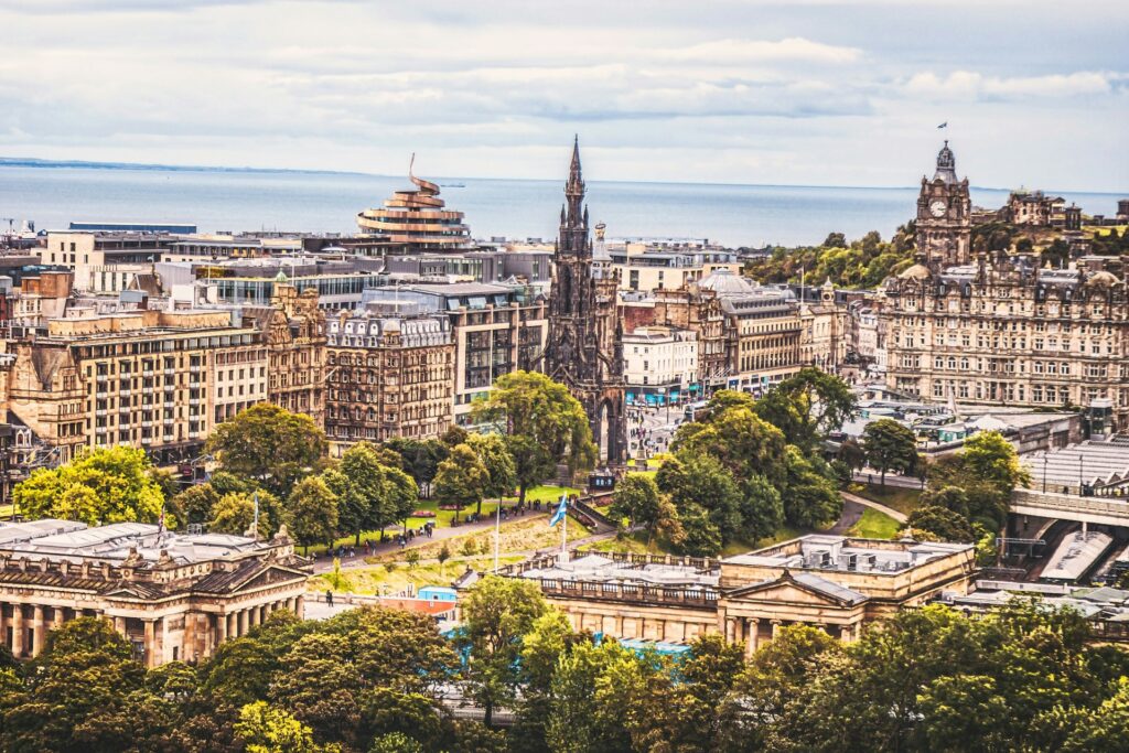 La New Town d'Édimbourg et les Princes Street Gardens vus d'en haut, une option plus calme pour l'après-midi