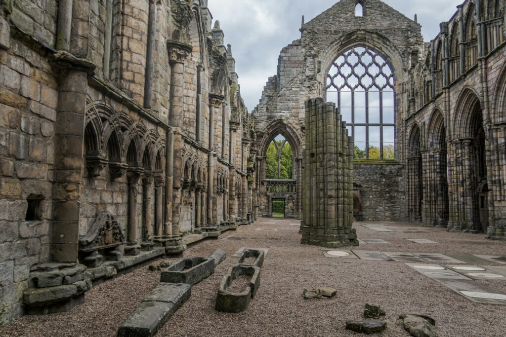 Ruinas de la abadía de Holyrood, al comienzo de la Royal Mile, Edimburgo