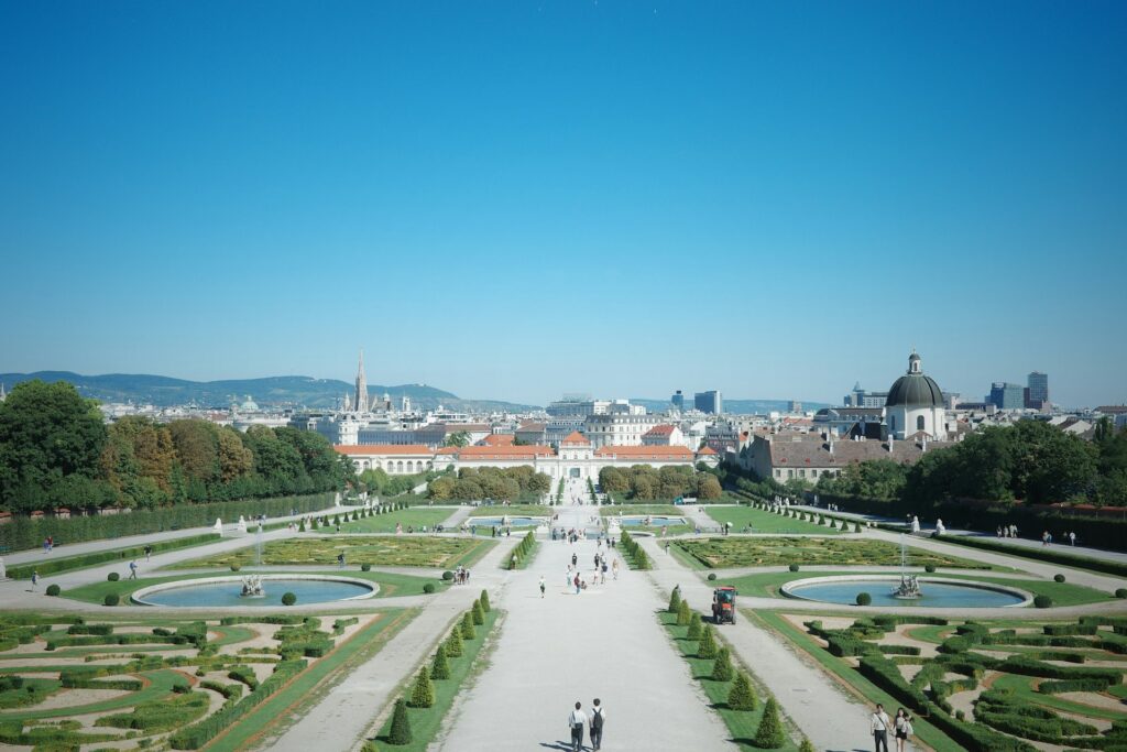 Vue depuis les jardins du Belvédère à Vienne sur les toits de la ville