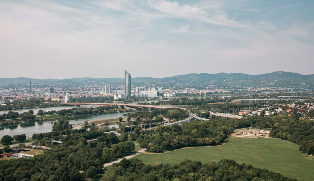 Wien und die Donau vom Donauturm aus gesehen