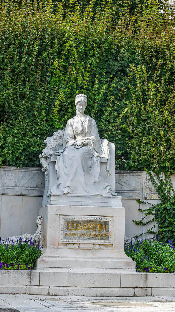 Le monument à l'impératrice Élisabeth d'Autriche dans un parc de Vienne